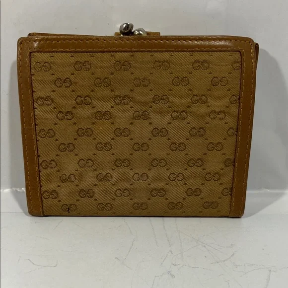 Gucci Tan Monogram Canvas Wallet - Picture 11 of 12
